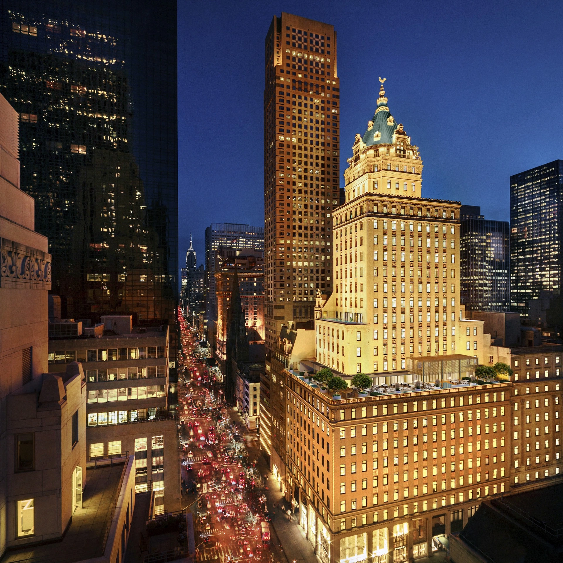 Building amenities include a 14th-floor lobby with a piano bar, a private club and cigar lounge; 3 restaurants and a 3-storey spa area of over 2.000 m2 with therapists, trainers and health care specialists; jazz club at the wine cellar; wellness lounge and juice bar. Photo: Douglas Elliman.