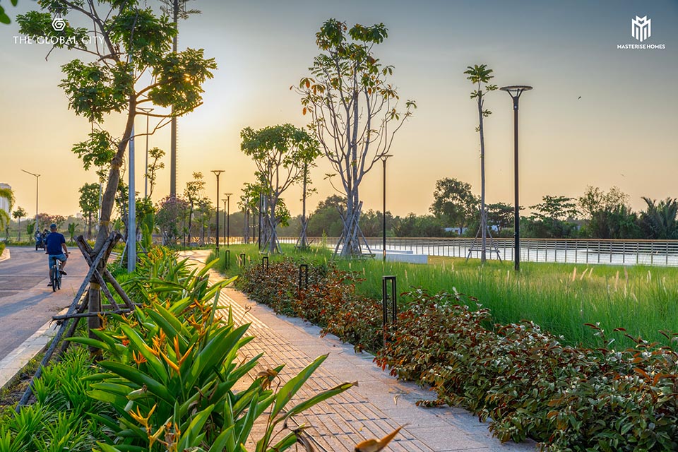 Riverside park along the SOLA garden villa peninsula subdivision: a romantic sunset viewing corner in the heart of District 2.
