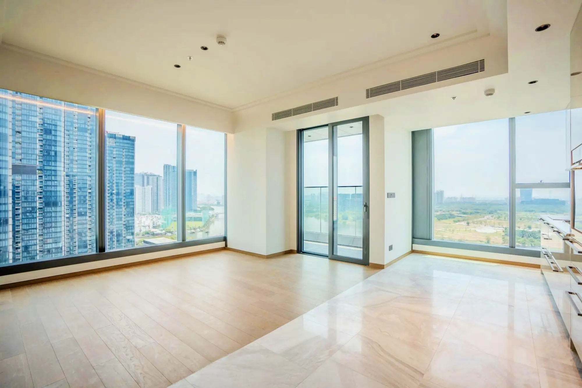 Grand-marina-Saigon-chao-ban-05.webp