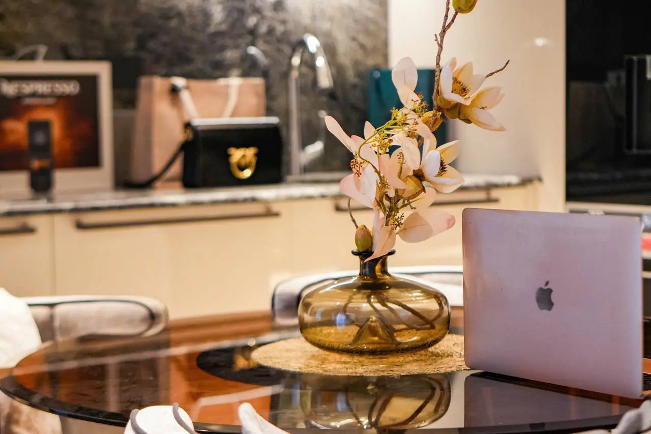 cho-thue-can-ho-jw-marriott-2pn2.webp