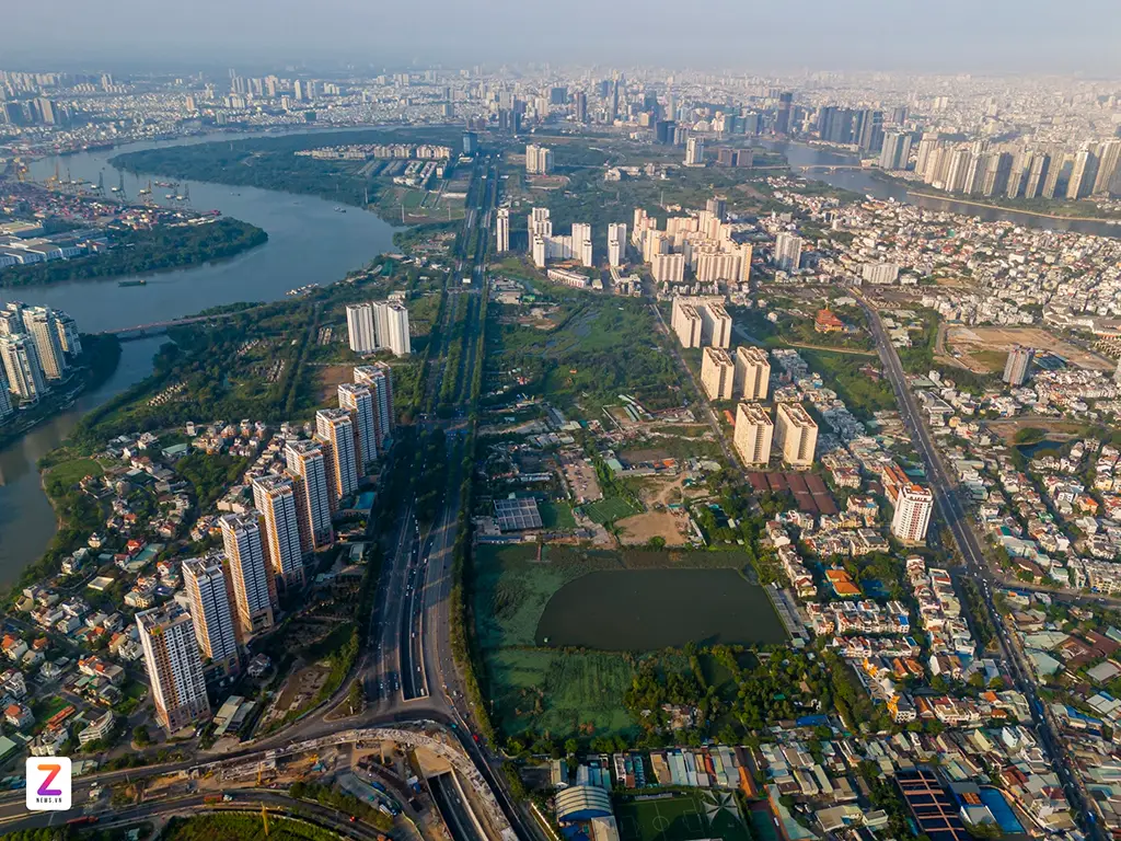 Thu Thiem Station will be built on an area of approximately 17 hectares, located in Binh Trung Ward, Ho Chi Minh City. Its location is adjacent to major transportation arteries such as Mai Chi Tho Boulevard, Dong Van Cong Street, and the Ho Chi Minh City - Long Thanh - Dau Giay Expressway, promising to become an important transportation hub, providing convenient connections between the inner city and neighboring provinces.