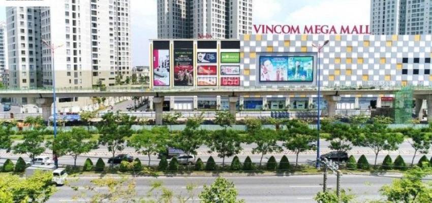 Vincom Mega Mall Thao Dien has a prominent location right on the highway