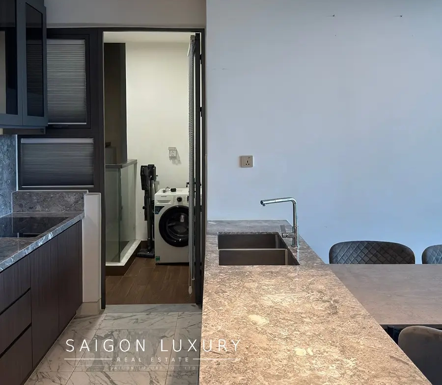 900
